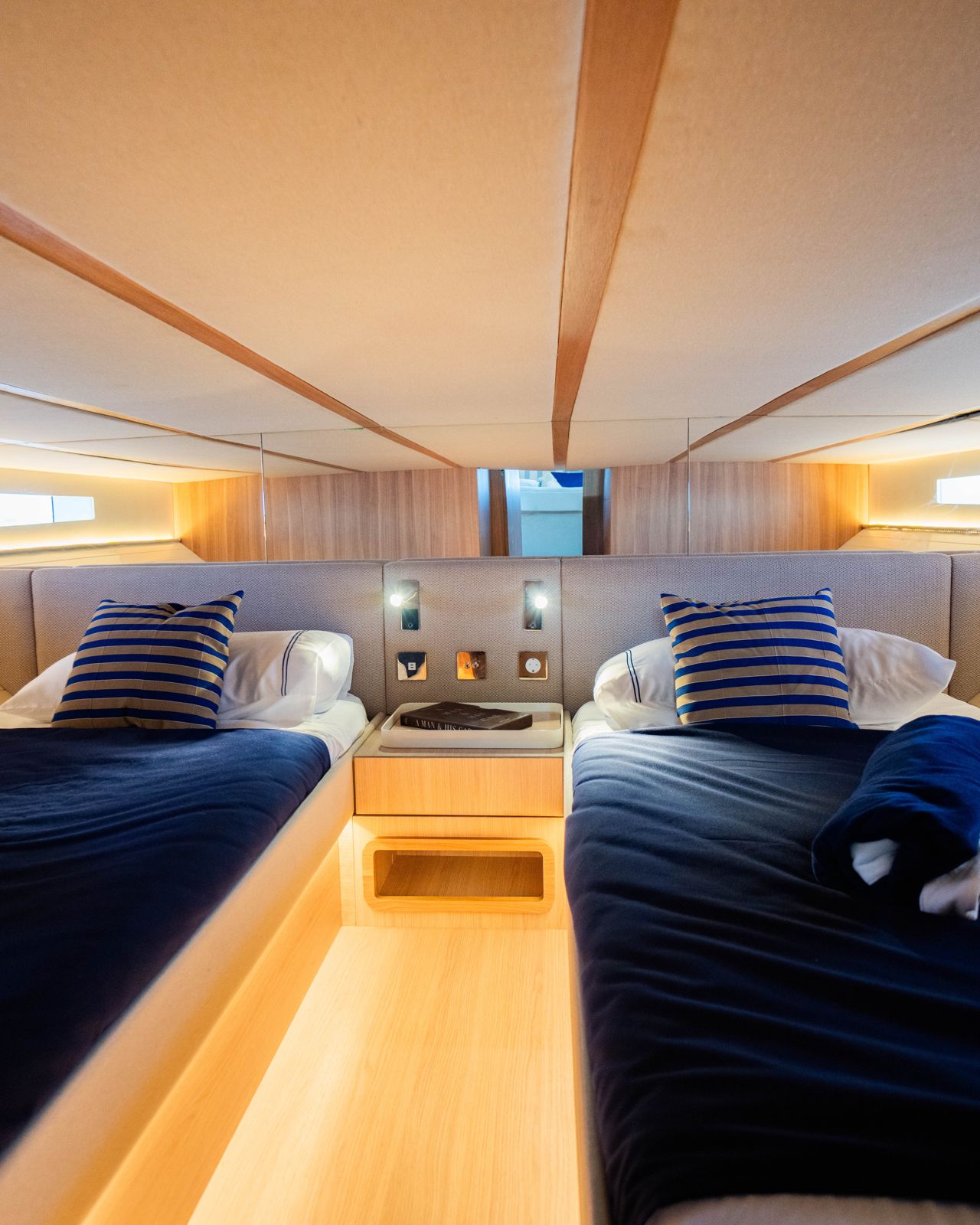 Second cabin with two single berths